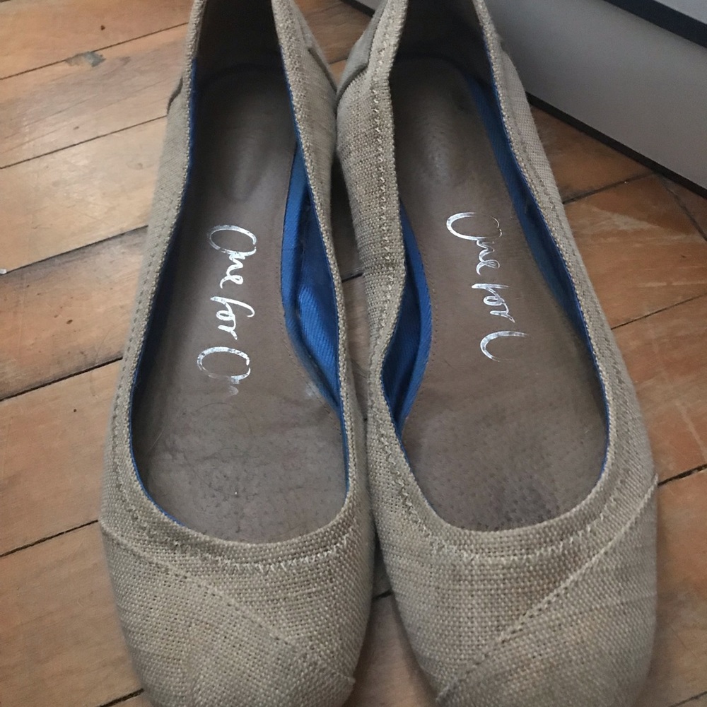 Women’s Toms flats